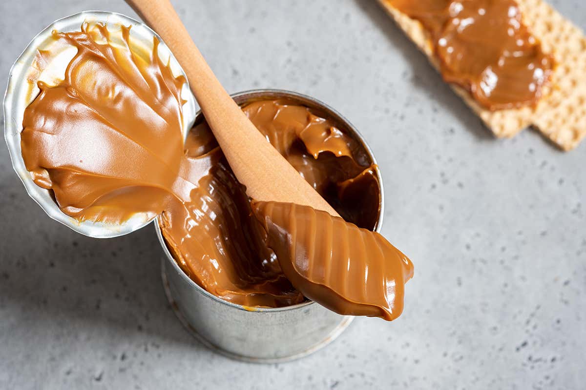 Can of warm dulche de leche